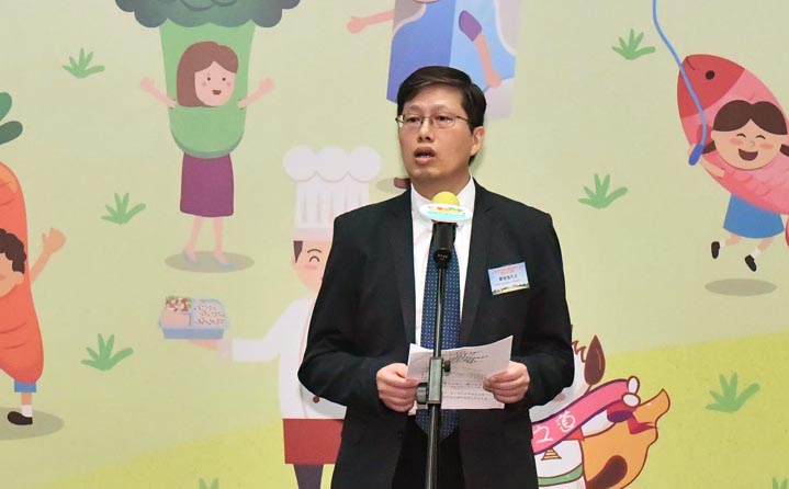 The Principal Education Officer (Curriculum Development) of the Education Bureau, Mr CHENG Ming-keung gives the congratulatory message