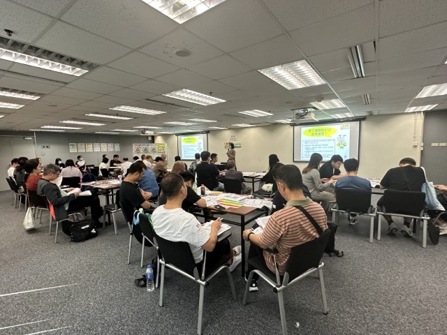 Participants paid their full attention to the lecture by DH's dietitians 2